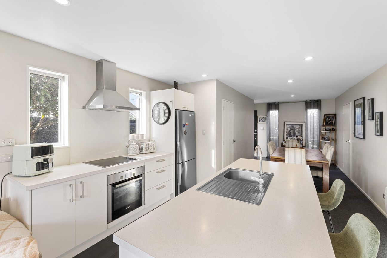Close to the action - 3 bed, city pad with garage - Aanzicht 5