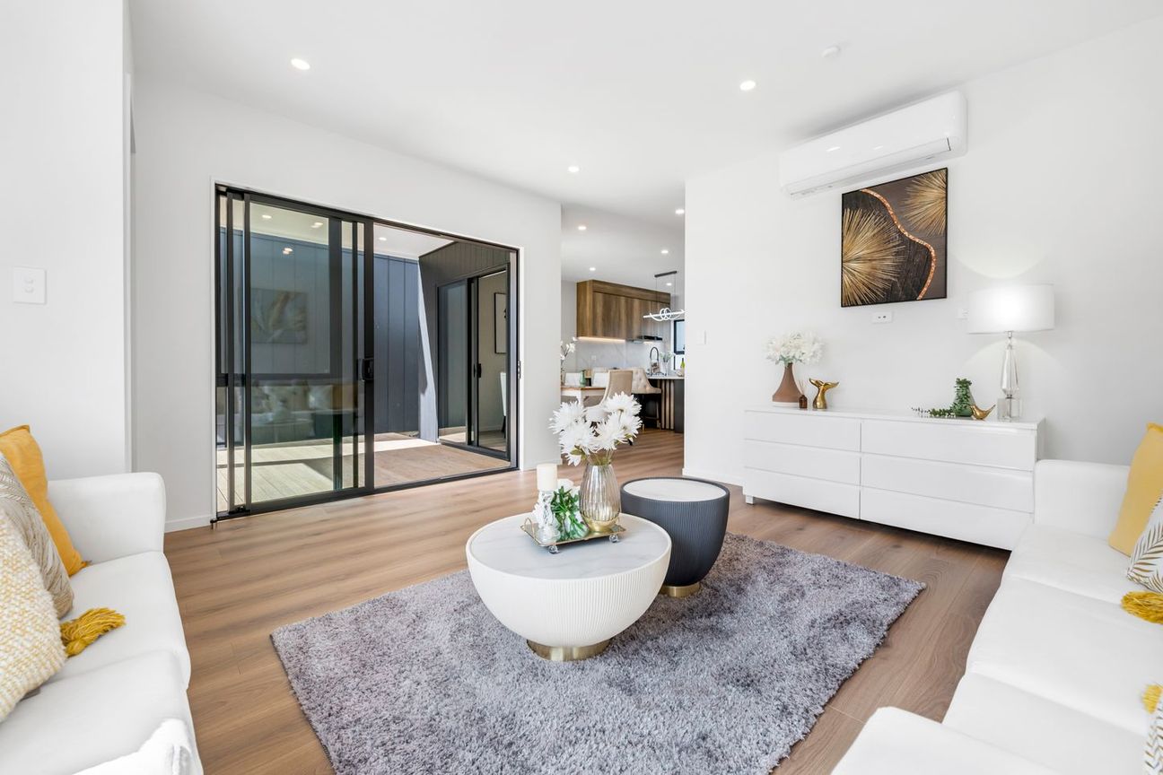 Stylish 4-Bedroom Home with Garage - Widok 3