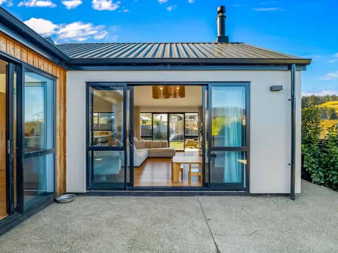 5 Goddard Way, Sawyers Bay