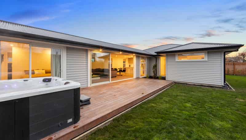 2 Olearia Lane, Woodend