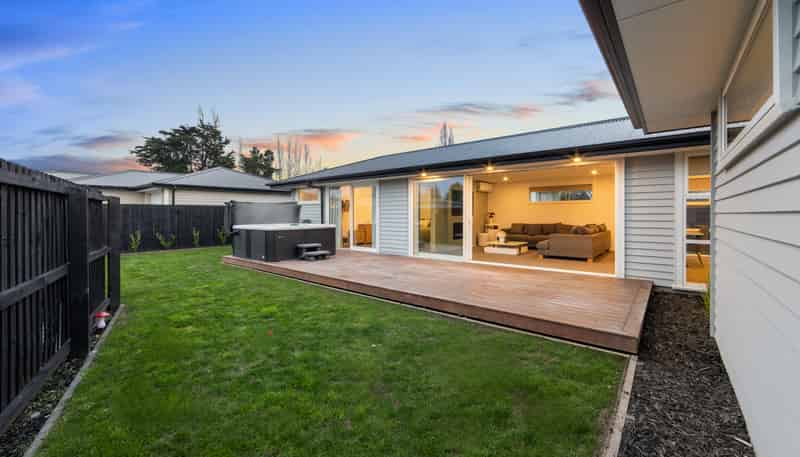 2 Olearia Lane, Woodend