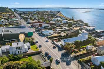 Unit 1/196 Main Road, Redcliffs