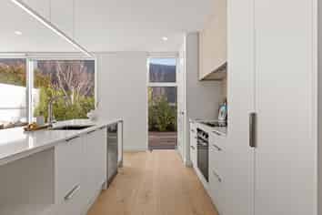 Unit 1/196 Main Road, Redcliffs