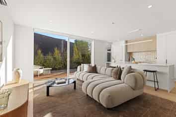 Unit 1/196 Main Road, Redcliffs
