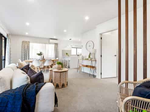2/35 Bay Street, Red Beach