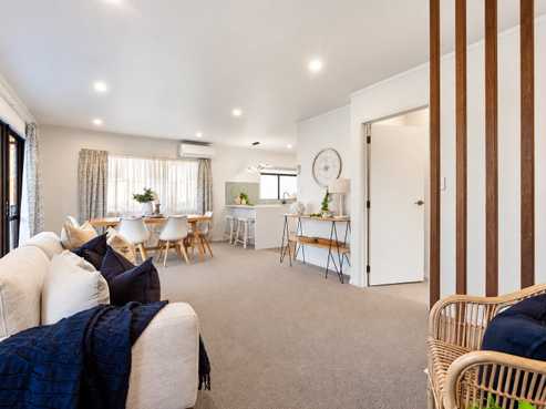 2/35 Bay Street, Red Beach