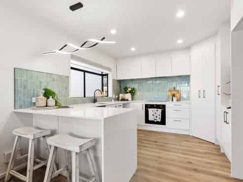 2/35 Bay Street, Red Beach
