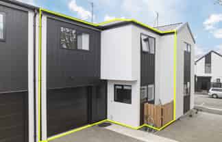 2/11 Brockworth Place, Riccarton