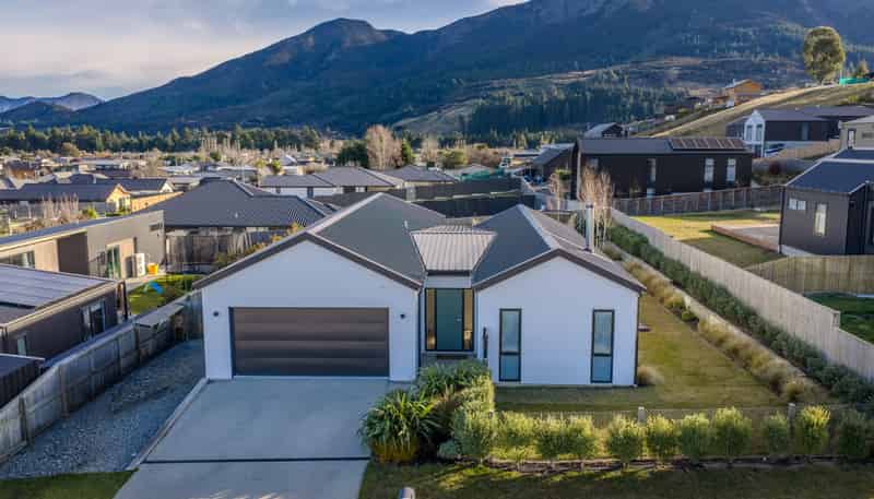 9 Magpie Place, Lake Hawea