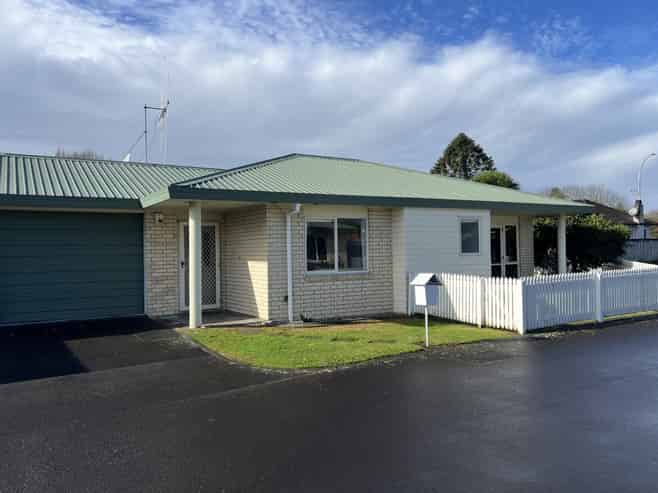 1/113 Cobham Drive, Hamilton East