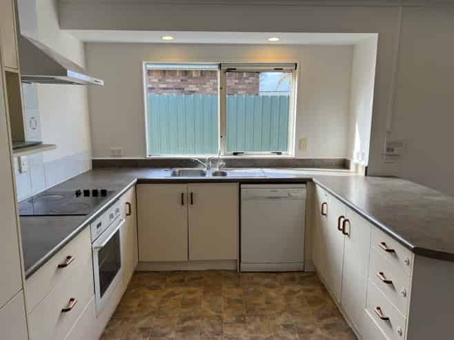 1/113 Cobham Drive, Hamilton East