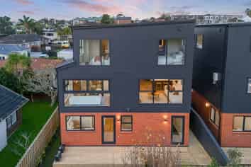16C Egremont Street, Belmont
