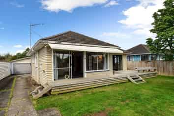 42 Montgomery Crescent, Bader