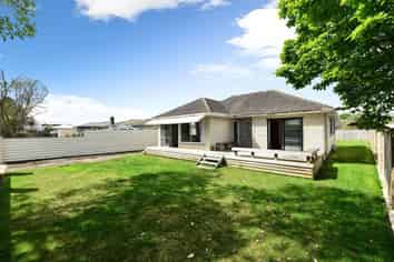 42 Montgomery Crescent, Bader