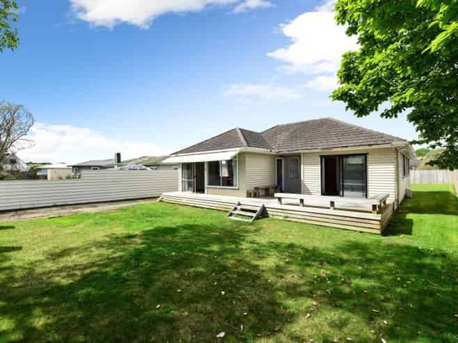 42 Montgomery Crescent, Bader