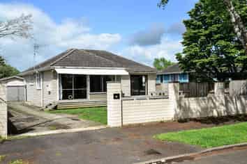 42 Montgomery Crescent, Bader