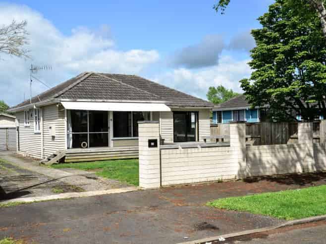 42 Montgomery Crescent, Bader