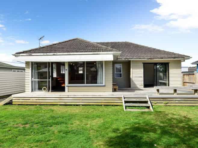 42 Montgomery Crescent, Bader