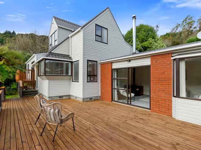 136 Moores Valley Road, Wainuiomata