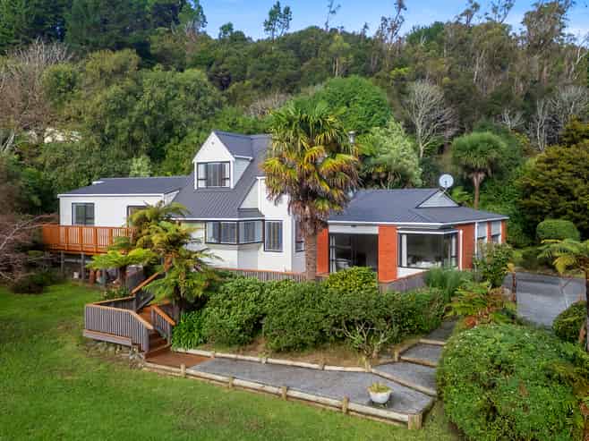 136 Moores Valley Road, Wainuiomata