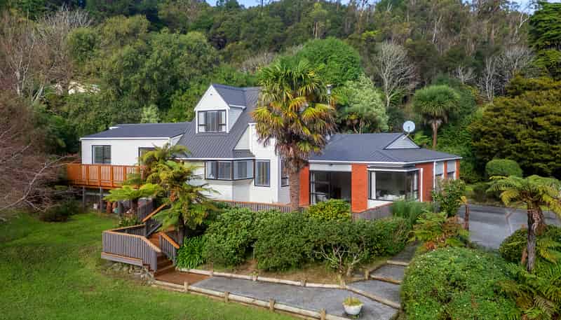 136 Moores Valley Road, Wainuiomata