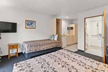 Admiral Court Motel — Leasehold Motel Opportunity
