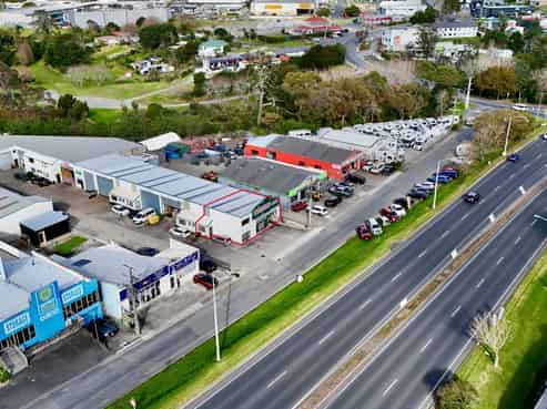 Trade retail with excellent exposure!