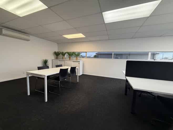 Furnished office with on site car park