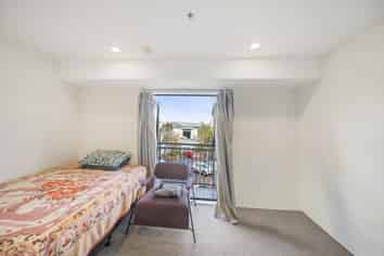 2J/10 Crown Lynn Place, New Lynn