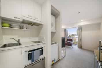 2J/10 Crown Lynn Place, New Lynn