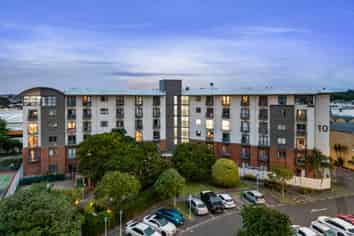 2J/10 Crown Lynn Place, New Lynn