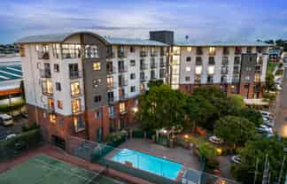 2J/10 Crown Lynn Place, New Lynn