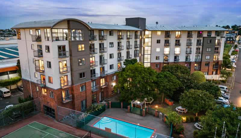 2J/10 Crown Lynn Place, New Lynn
