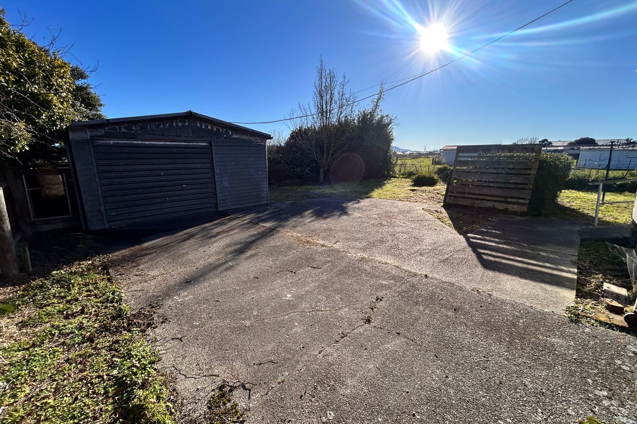 Refresh this solid family home. - Widok 3