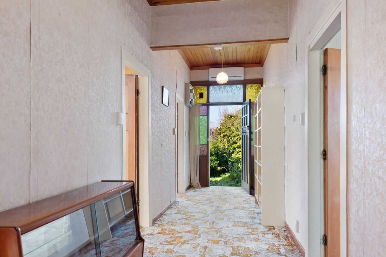 Refresh this solid family home. - Widok 5