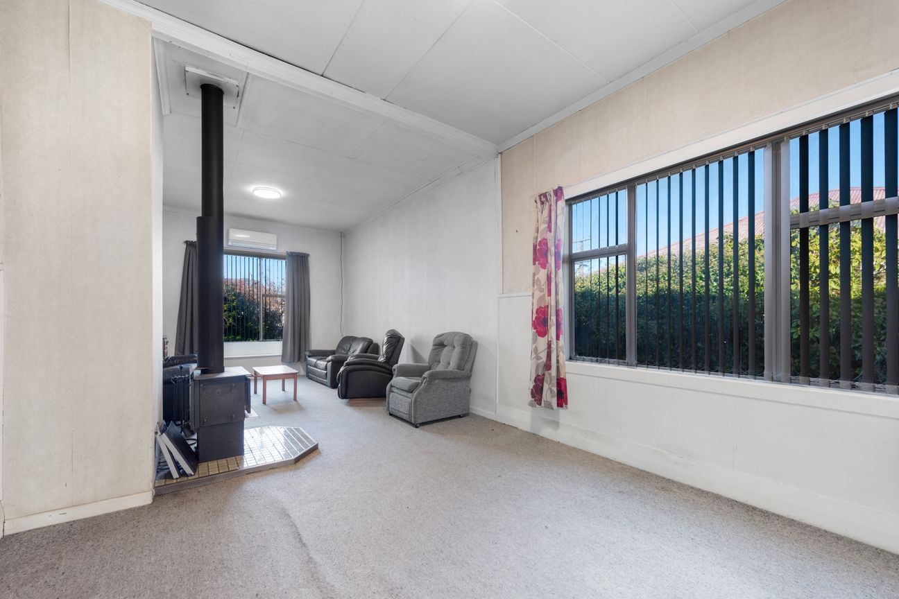 Refresh this solid family home. - Widok 6