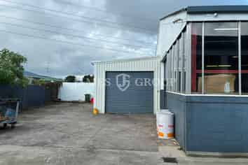 HIGH PROFILE YARD + WAREHOUSE | TAKANINI