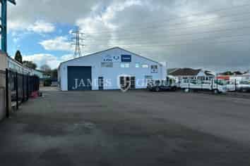 HIGH PROFILE YARD + WAREHOUSE | TAKANINI