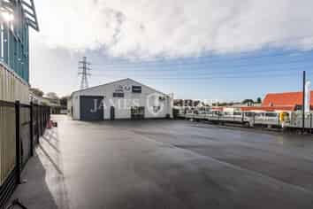 HIGH PROFILE YARD + WAREHOUSE | TAKANINI