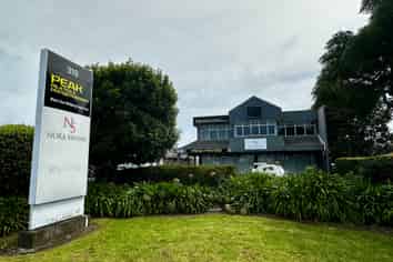262sqm Office Space with Excellent Visibility 