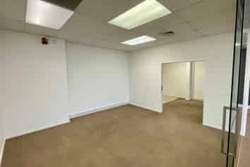 262sqm Office Space with Excellent Visibility 