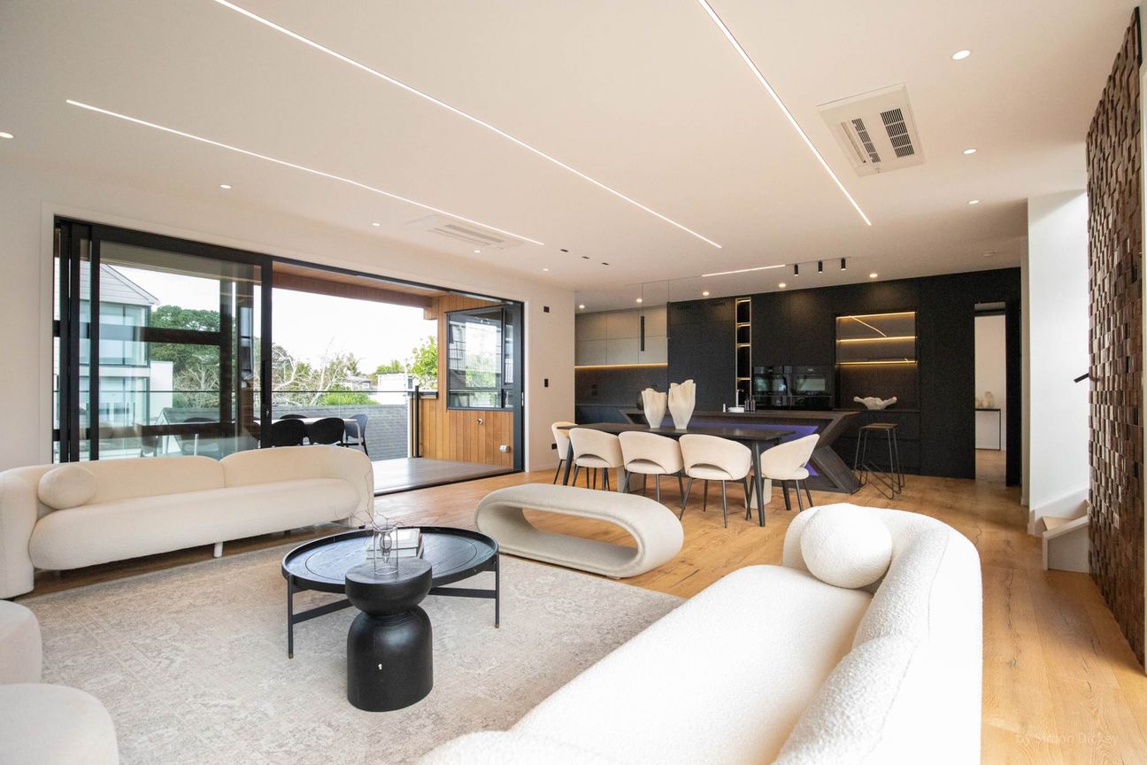 Luxury Coastal Living – This Home Will Be Sold! - Widok 5
