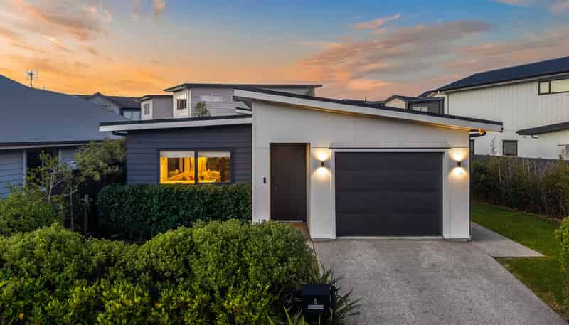 6 Pateke Drive, Porirua