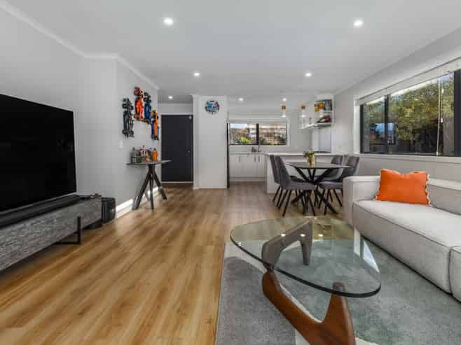 6 Pateke Drive, Porirua