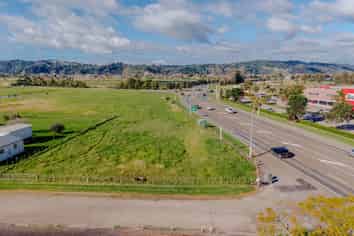 High-exposure industrial landholding