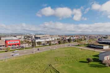 High-exposure industrial landholding