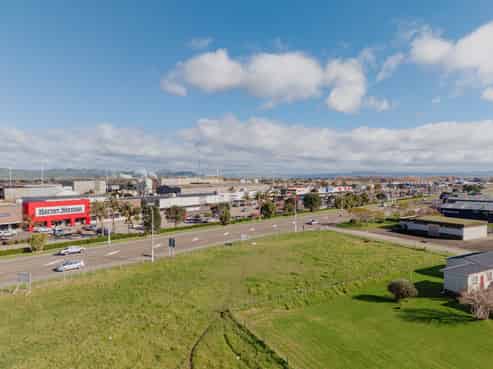 High-exposure industrial landholding