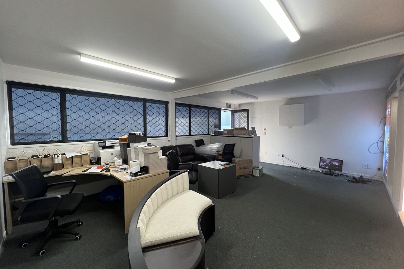 Well-configured industrial premises with yard - Altro