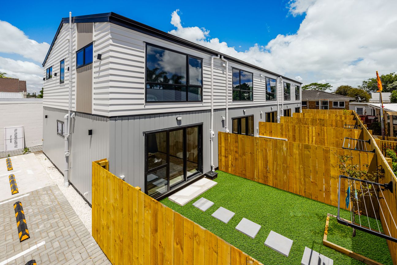 Urgent Sale - Best Value Modern Freehold Townhouse – pohled 2