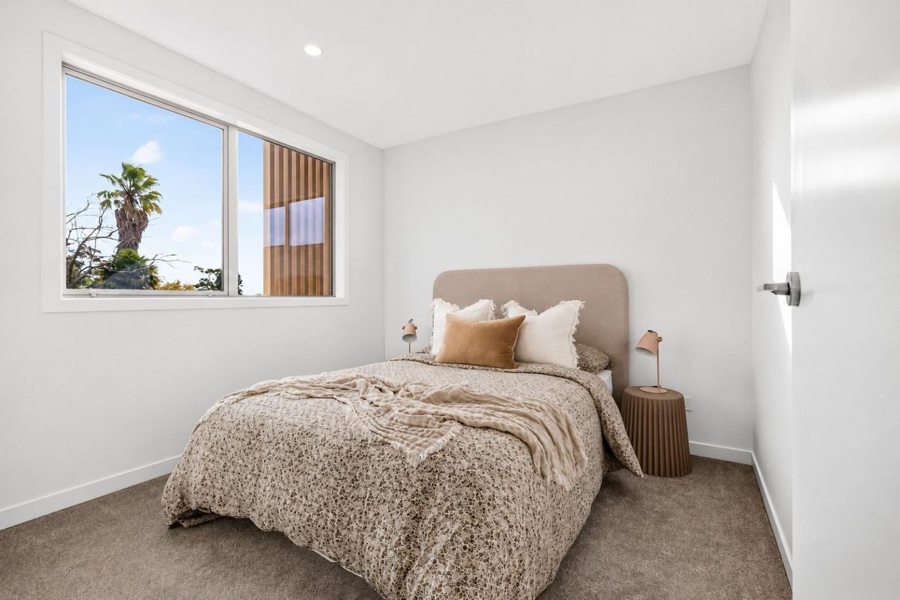 One Weeks Free Rent - Brand New & Ready To Move In - Meer